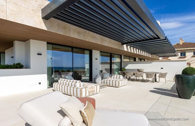 3 makuuhuone Huoneisto myytävänä paikassa Puerto de Estepona, Estepona mukana uima-altaan 
autotalli - 2 410 000 € (Ref: 6829469)