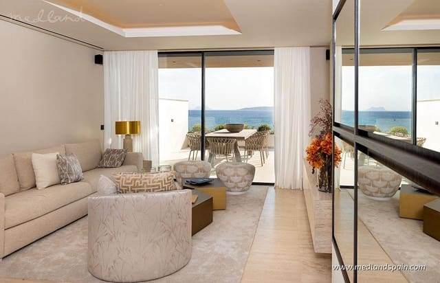 3 makuuhuone Huoneisto myytävänä paikassa Puerto de Estepona, Estepona mukana uima-altaan 
autotalli - 2 410 000 € (Ref: 6829469)