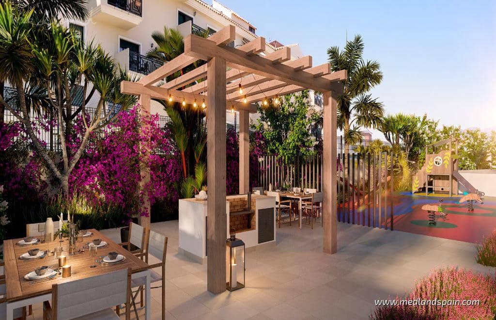 2 soveværelse Lejlighed til salg i Estepona med swimmingpool garage - € 689.000 (Ref: 7059962)