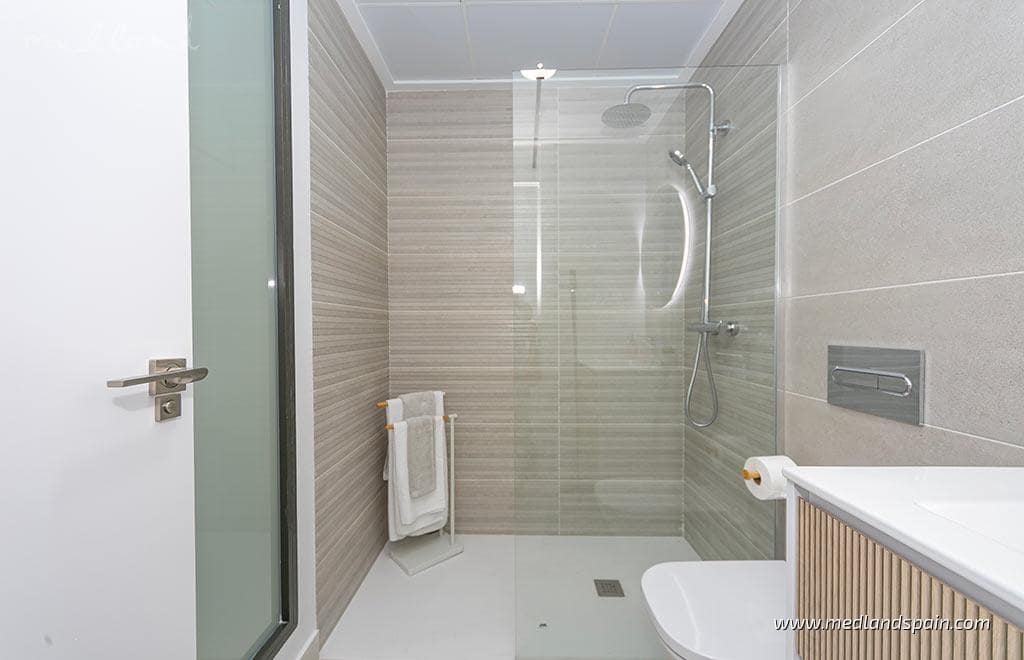 2 soveværelse Lejlighed til salg i Torrevieja med swimmingpool garage - € 305.000 (Ref: 7112427)