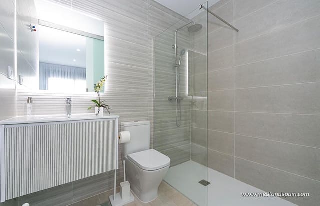 2 quarto Apartamento para venda em Torrevieja com piscina garagem - 330 000 € (Ref: 7112427)