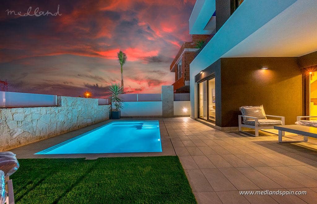 3 makuuhuone Huvila myytävänä paikassa Ciudad Quesada mukana uima-altaan 
autotalli - 649 000 € (Ref: 7167606)