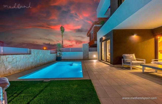 3 makuuhuone Huvila myytävänä paikassa Ciudad Quesada, Rojales mukana uima-altaan 
autotalli - 649 000 € (Ref: 7167606)