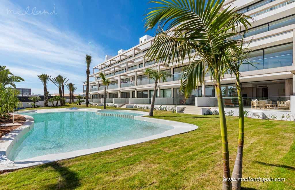 2 soverom Leilighet til salgs i Mar de Cristal med svømmebasseng garasje - € 325 000 (Ref: 7170932)