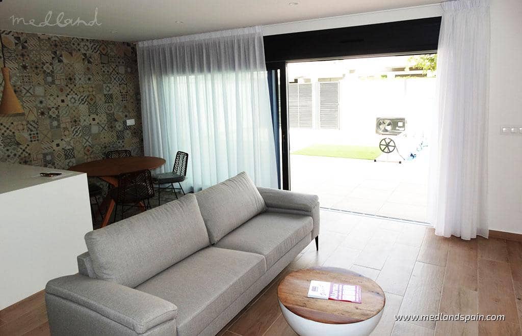 3 makuuhuone Huvila myytävänä paikassa Pilar de la Horadada mukana uima-altaan 
autotalli - 379 900 € (Ref: 7318531)