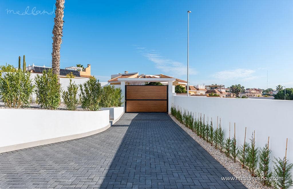 4 soveværelse Villa til salg i Ciudad Quesada med swimmingpool garage - € 985.000 (Ref: 7382554)