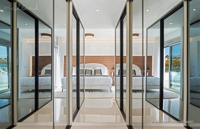 4 soveværelse Villa til salg i Ciudad Quesada, Rojales med swimmingpool garage - € 985.000 (Ref: 7382554)