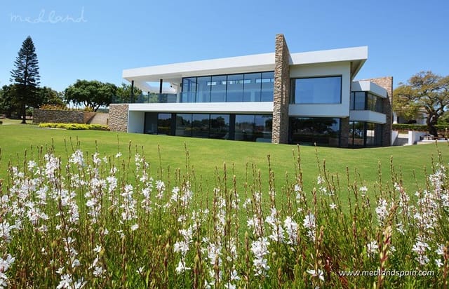 6 makuuhuone Huvila myytävänä paikassa Sotogrande, San Roque mukana uima-altaan 
autotalli - 4 500 000 € (Ref: 7573706)