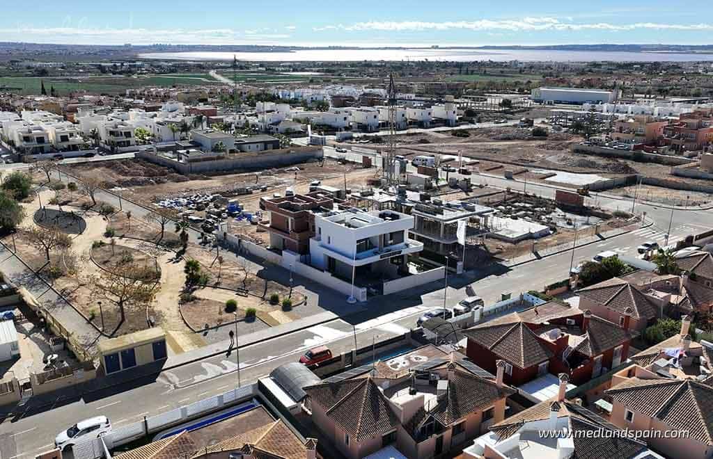 3 soveværelse Villa til salg i Los Montesinos med swimmingpool garage - € 499.000 (Ref: 7648950)