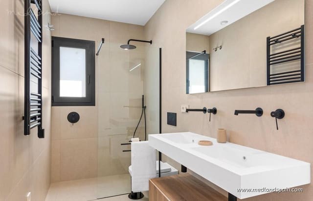 3 makuuhuone Huvila myytävänä paikassa Las Lomas de Rame - Bahía Bella, Los Alcázares mukana uima-altaan 
autotalli - 689 900 € (Ref: 7696161)