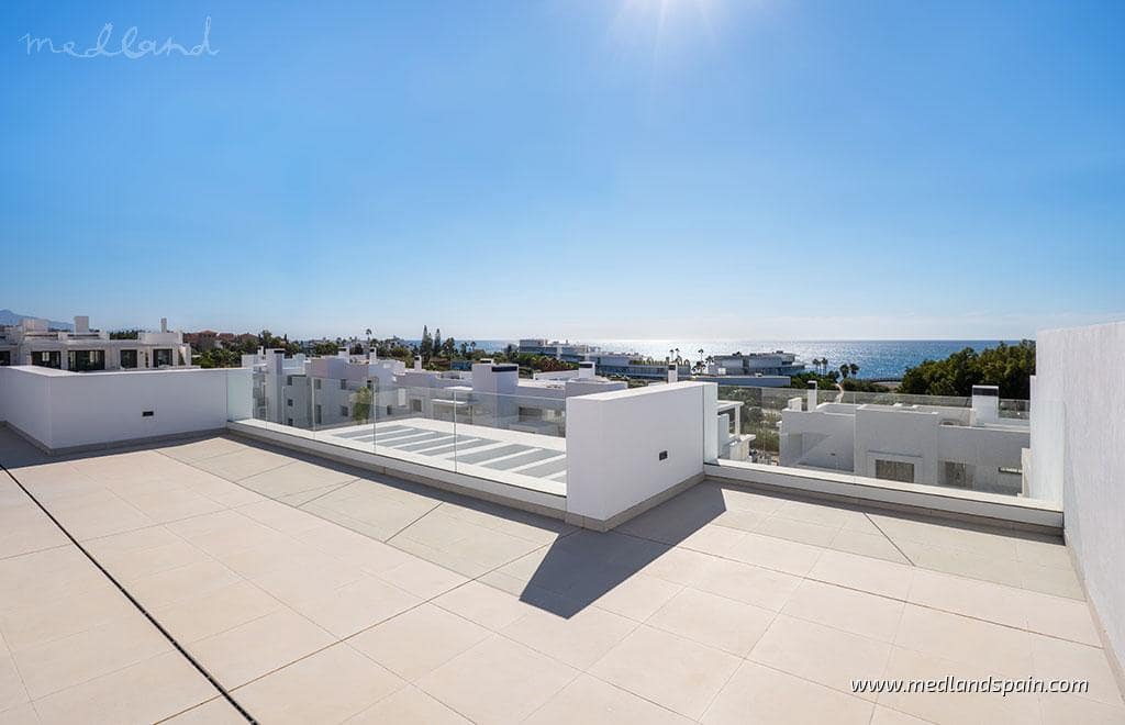 3 chambre Appartement à vendre à Estepona avec piscine garage - 725 000 € (Ref: 7702419)