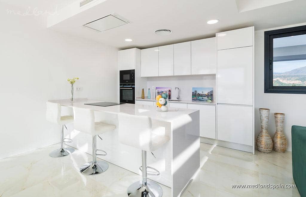 3 chambre Appartement à vendre à Estepona avec piscine garage - 725 000 € (Ref: 7702419)