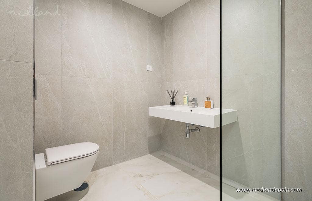 3 bedroom Apartment for sale in Estepona with pool garage - € 725,000 (Ref: 7702419)
