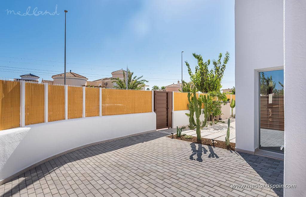 3 bedroom Villa for sale in Los Alcazares with pool garage - € 399,900 (Ref: 7717516)