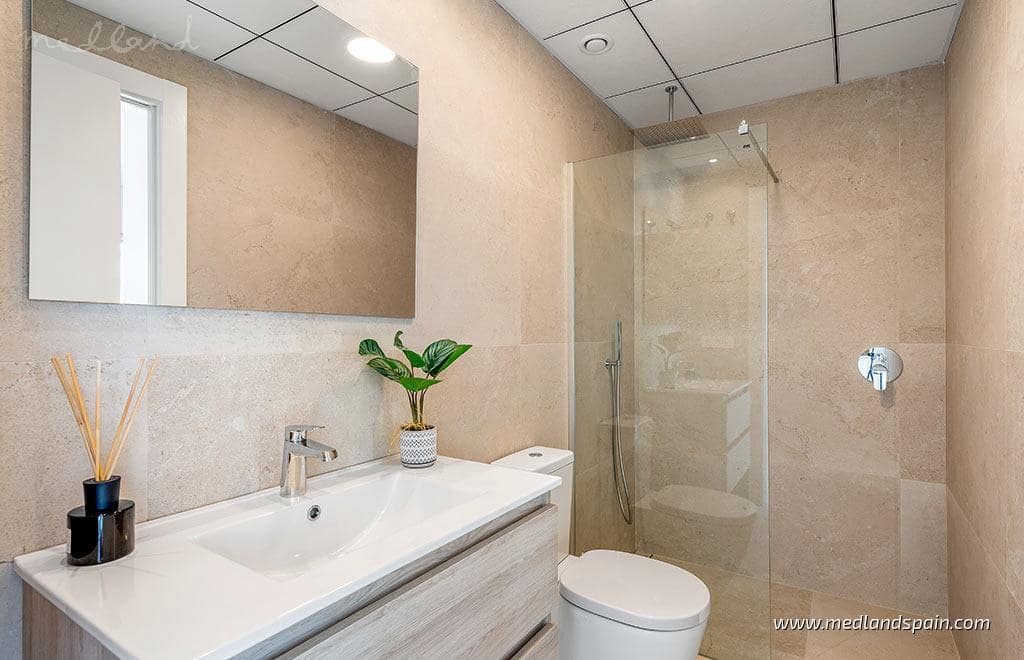 3 bedroom Villa for sale in Los Alcazares with pool garage - € 399,900 (Ref: 7717516)