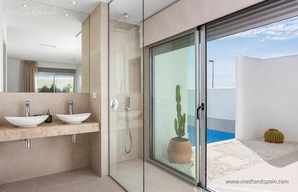 3 makuuhuone Huvila myytävänä paikassa Los Alcazares mukana uima-altaan 
autotalli - 499 900 € (Ref: 7717518)