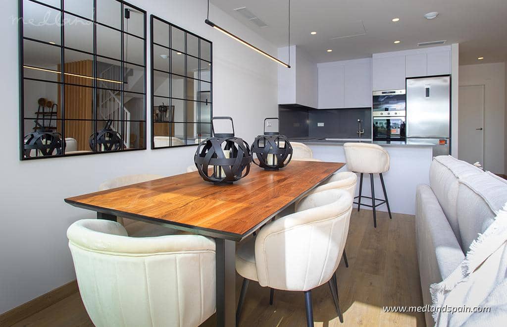 3 soveværelse Byhus til salg i Alicante by med swimmingpool garage - € 330.000 (Ref: 7729773)