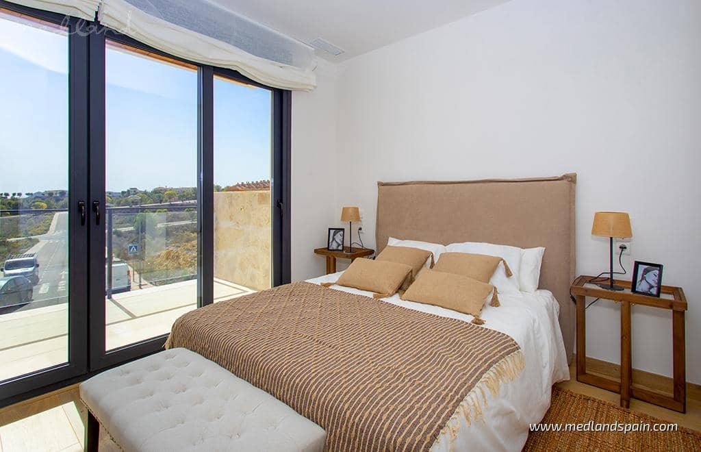 3 soveværelse Byhus til salg i Alicante by med swimmingpool garage - € 330.000 (Ref: 7729773)