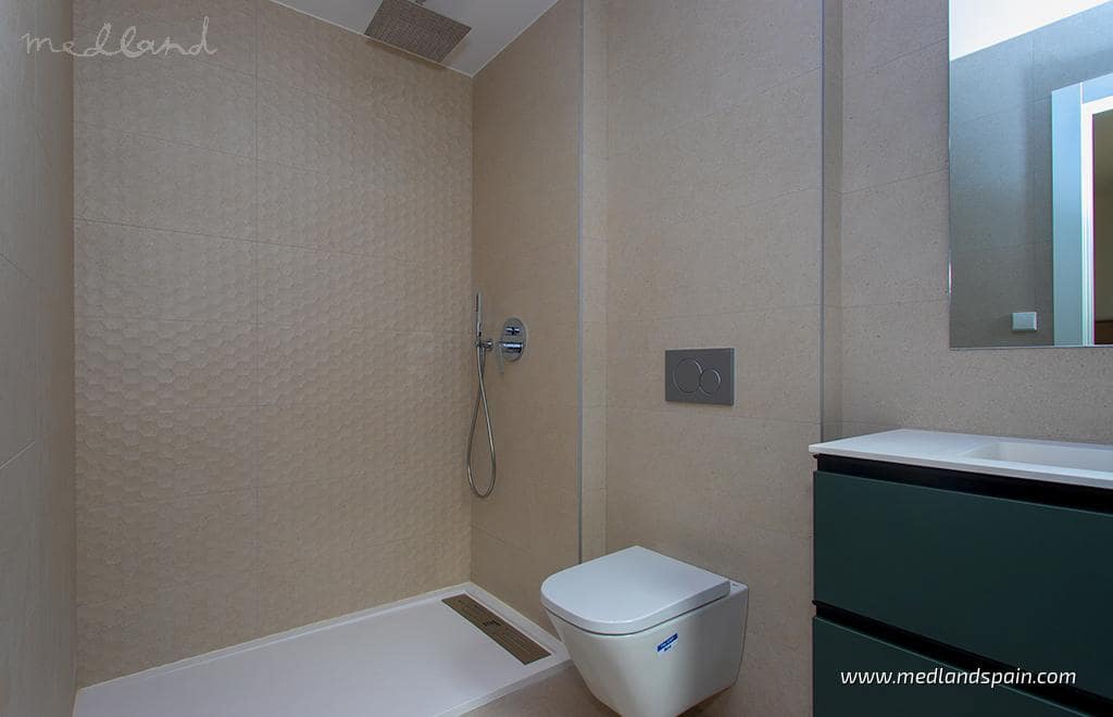 3 soveværelse Byhus til salg i Alicante by med swimmingpool garage - € 330.000 (Ref: 7729773)