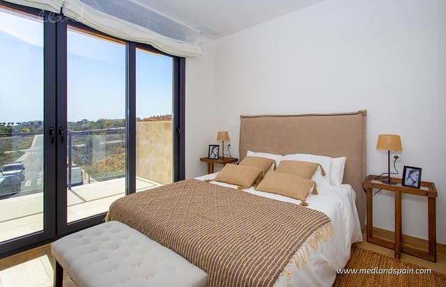 3 soverom Hus til salgs i Alicante by med svømmebasseng garasje - € 330 000 (Ref: 7729773)