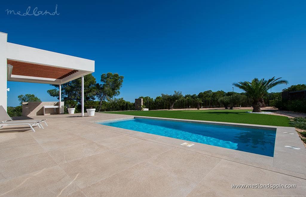 3 quarto Moradia para venda em Las Colinas Golf com piscina garagem - 1 200 000 € (Ref: 7761681)
