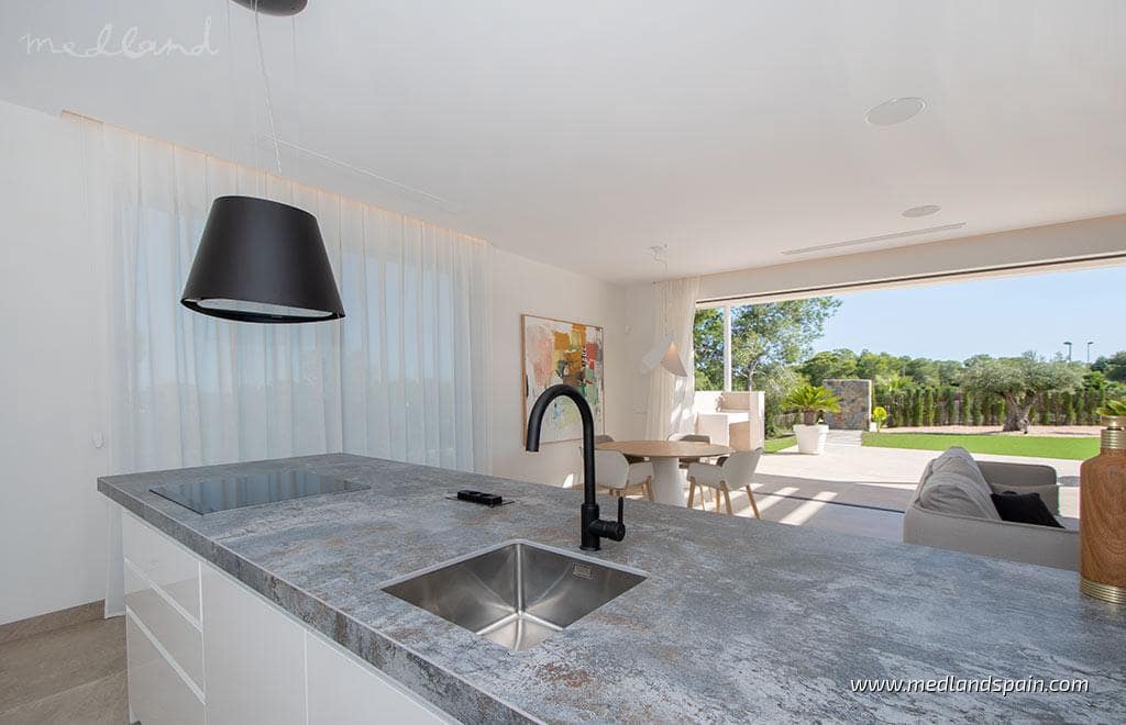 3 quarto Moradia para venda em Las Colinas Golf com piscina garagem - 1 200 000 € (Ref: 7761681)