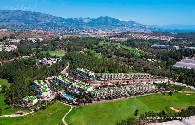 4 makuuhuone Omakotitalo myytävänä paikassa Mijas Costa, Mijas mukana uima-altaan 
autotalli - 1 046 000 € (Ref: 7790104)