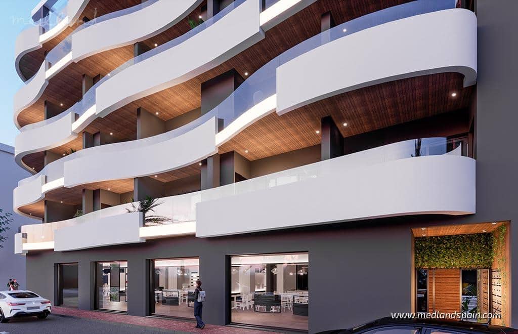 2 soveværelse Lejlighed til salg i Torrevieja med swimmingpool - € 339.000 (Ref: 7936942)