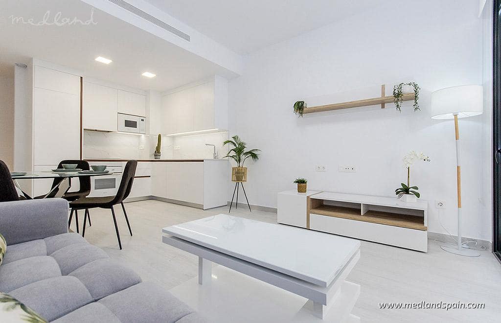 2 soveværelse Lejlighed til salg i Torrevieja med swimmingpool - € 469.000 (Ref: 7936947)