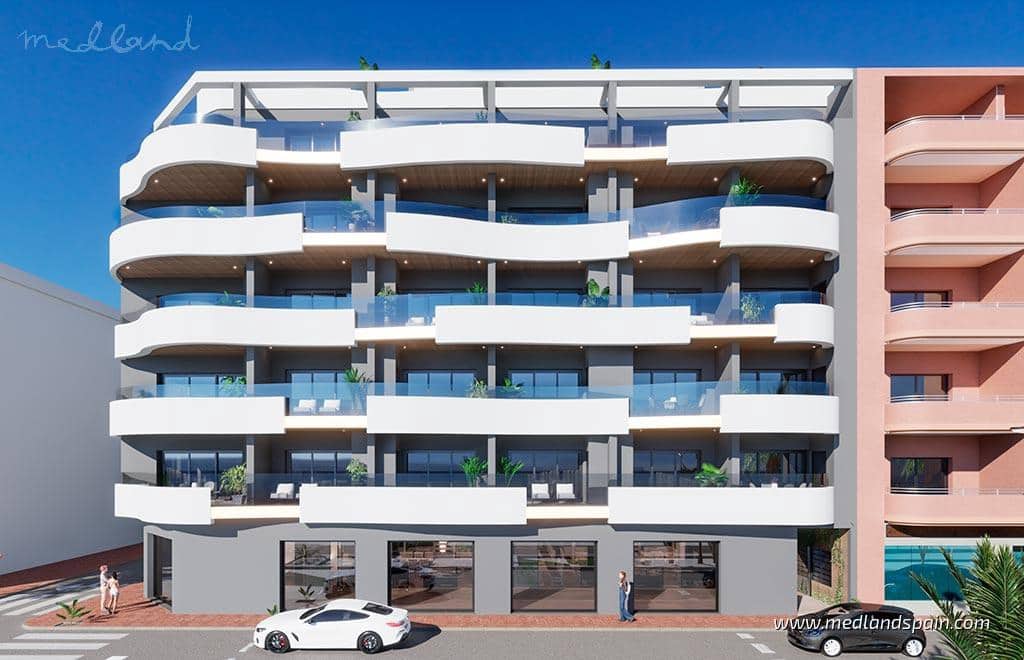 2 soveværelse Lejlighed til salg i Torrevieja med swimmingpool - € 469.000 (Ref: 7936947)