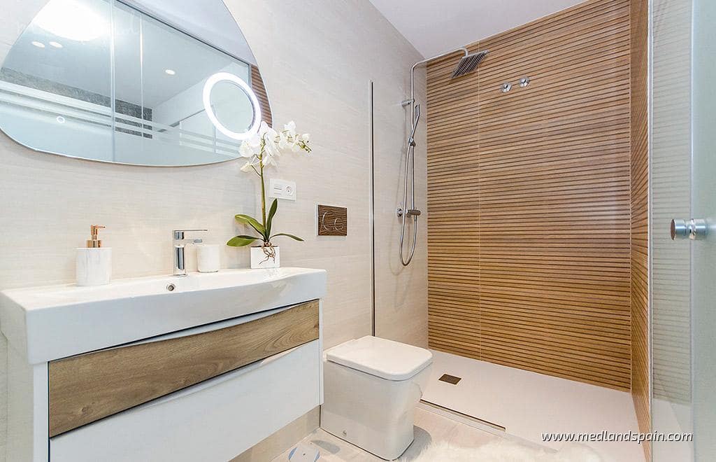 Apartamento de 2 habitaciones en Torrevieja en venta con piscina - 469.000 € (Ref: 7936947)