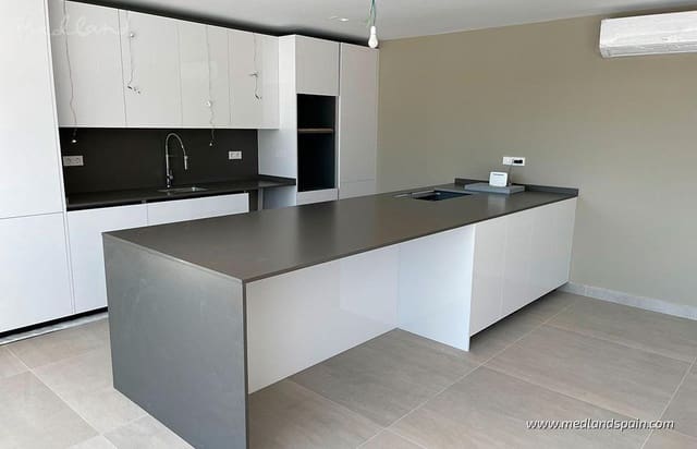 3 soverom Leilighet til salgs i Estepona med svømmebasseng garasje - € 700 000 (Ref: 7960997)