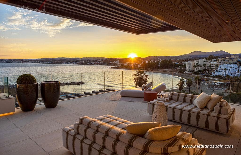 2 bedroom Apartment for sale in Estepona with pool garage - € 2,310,000 (Ref: 7999192)
