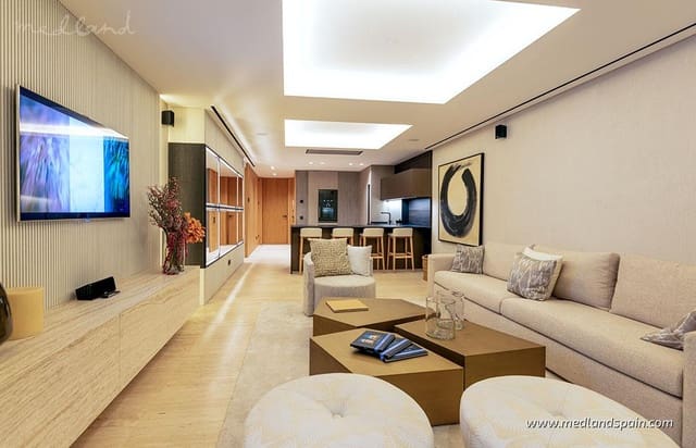 4 soveværelse Lejlighed til salg i Puerto de Estepona, Estepona med swimmingpool garage - € 4.385.000 (Ref: 7999193)