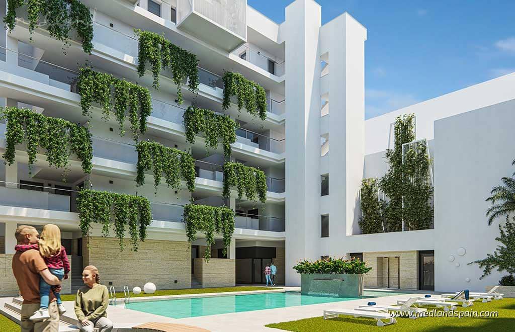 Apartamento de 2 habitaciones en Torrevieja en venta con piscina - 435.000 € (Ref: 8038247)