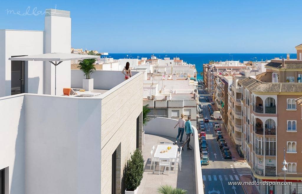 Apartamento de 2 habitaciones en Torrevieja en venta con piscina - 435.000 € (Ref: 8038247)