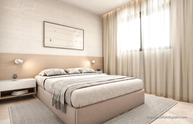 3 makuuhuone Huoneisto myytävänä paikassa Las Piscinas Naturales, Torrevieja mukana uima-altaan - 405 000 € (Ref: 8038249)