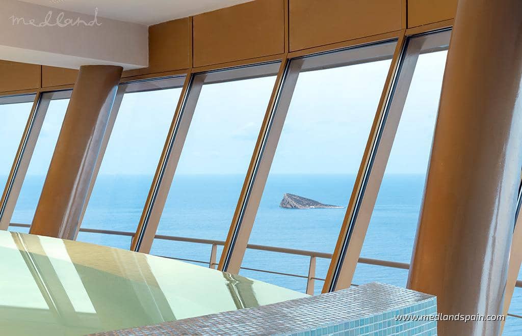 3 sypialnia Apartament na sprzedaż w Benidorm z basenem garażem - 1 065 000 € (Ref: 8065698)