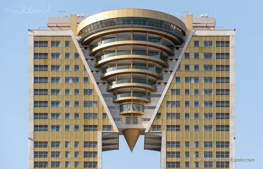 3 sypialnia Apartament na sprzedaż w Benidorm z basenem garażem - 1 065 000 € (Ref: 8065698)