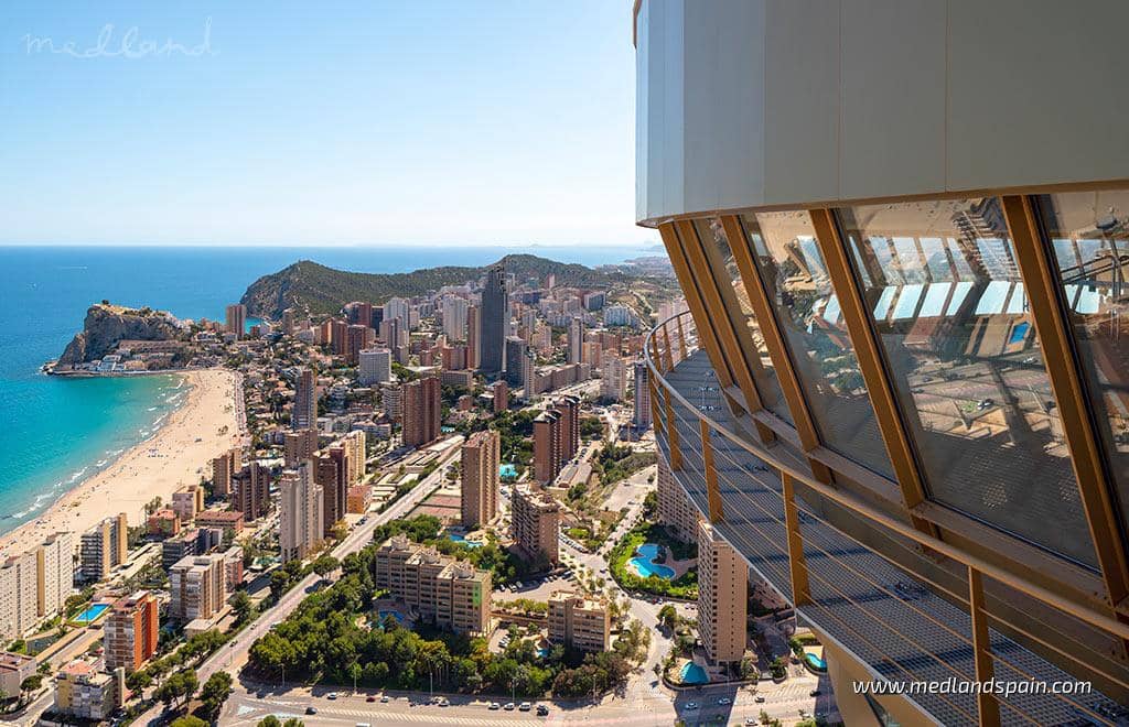 3 sypialnia Apartament na sprzedaż w Benidorm z basenem garażem - 1 065 000 € (Ref: 8065698)