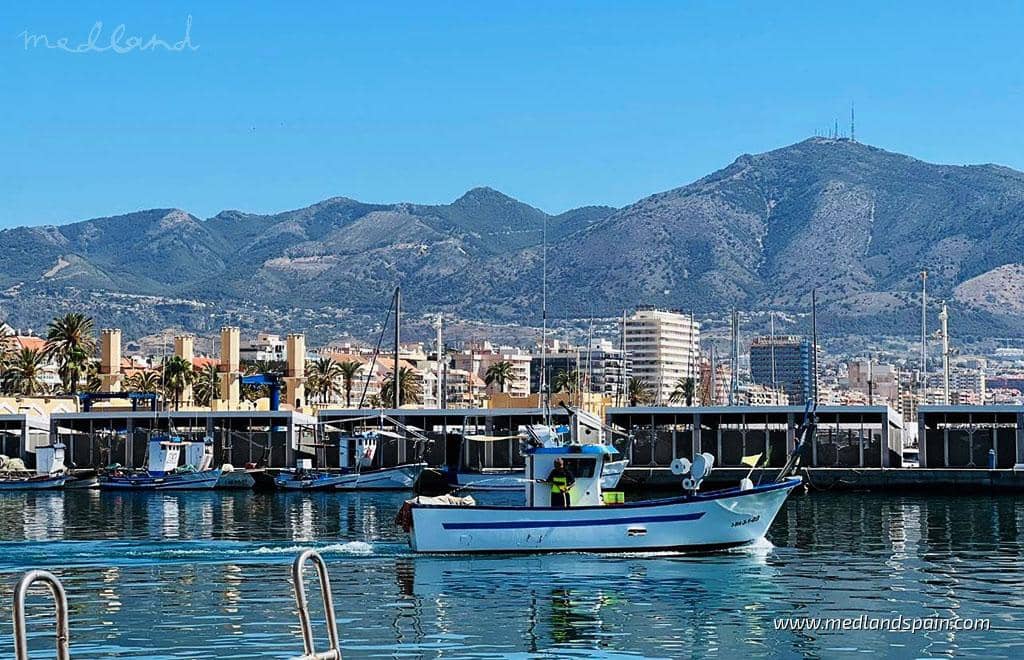 2 bedroom Apartment for sale in Fuengirola with pool garage - € 446,000 (Ref: 8090352)