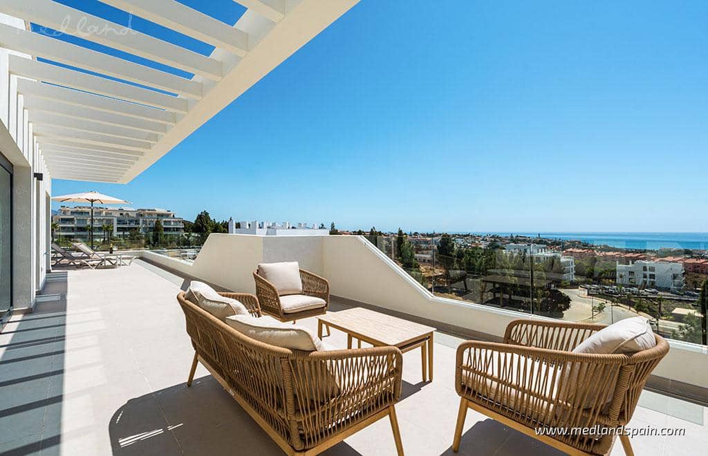3 bedroom Apartment for sale in Mijas Costa with pool garage - € 890,000 (Ref: 8098293)