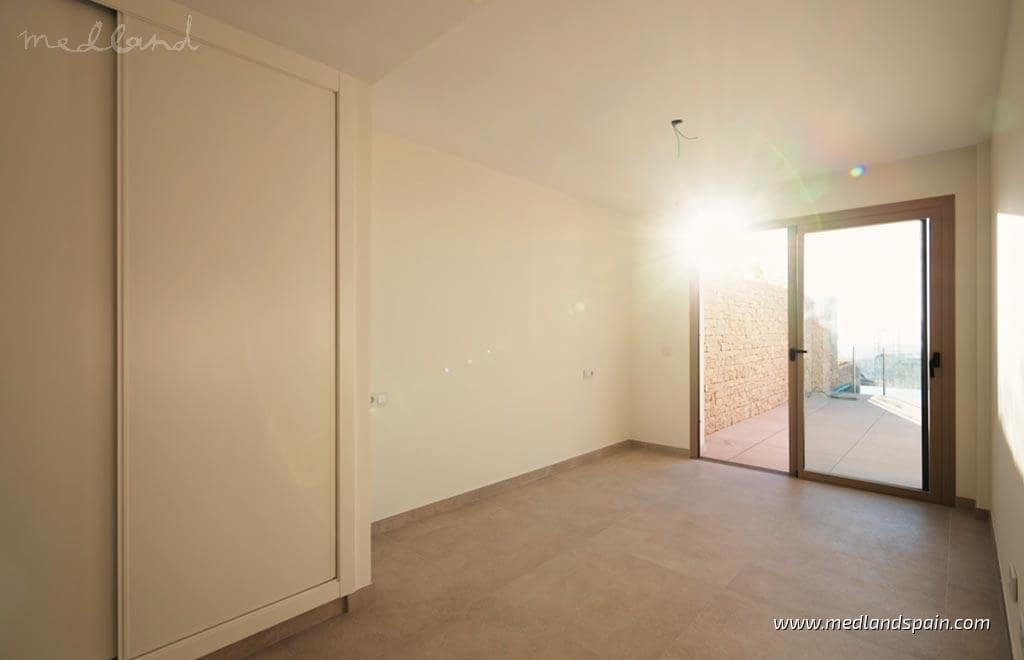 2 soverom Leilighet til salgs i Mijas Costa med svømmebasseng garasje - € 815 000 (Ref: 8113375)