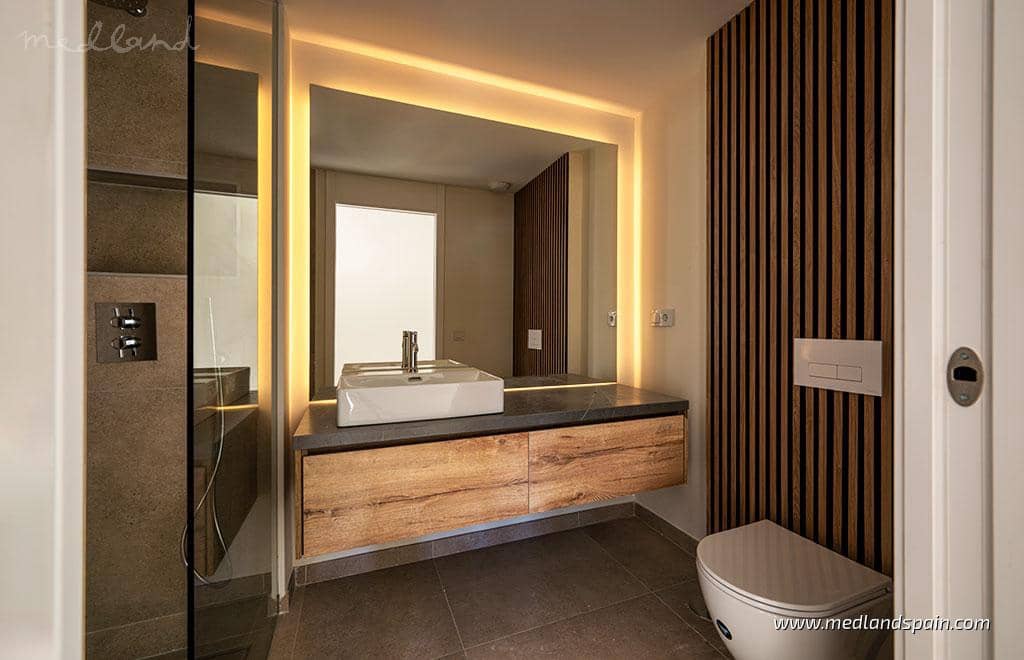 2 soverom Leilighet til salgs i Mijas Costa med svømmebasseng garasje - € 815 000 (Ref: 8113375)