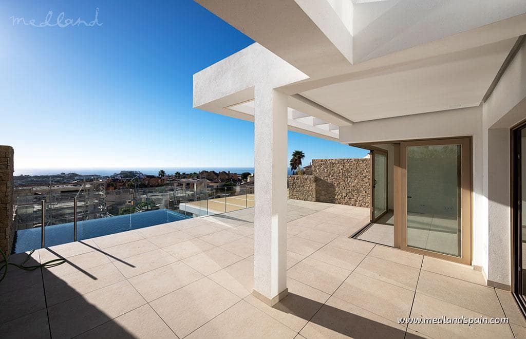 2 soverom Leilighet til salgs i Mijas Costa med svømmebasseng garasje - € 815 000 (Ref: 8113375)