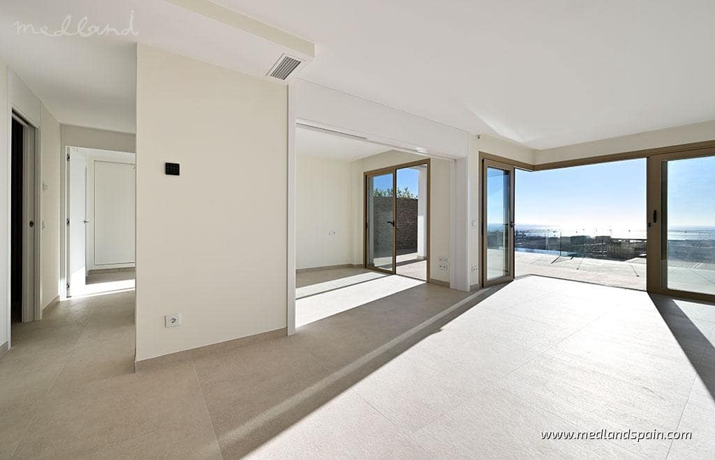 2 soverom Leilighet til salgs i Mijas Costa med svømmebasseng garasje - € 815 000 (Ref: 8113375)