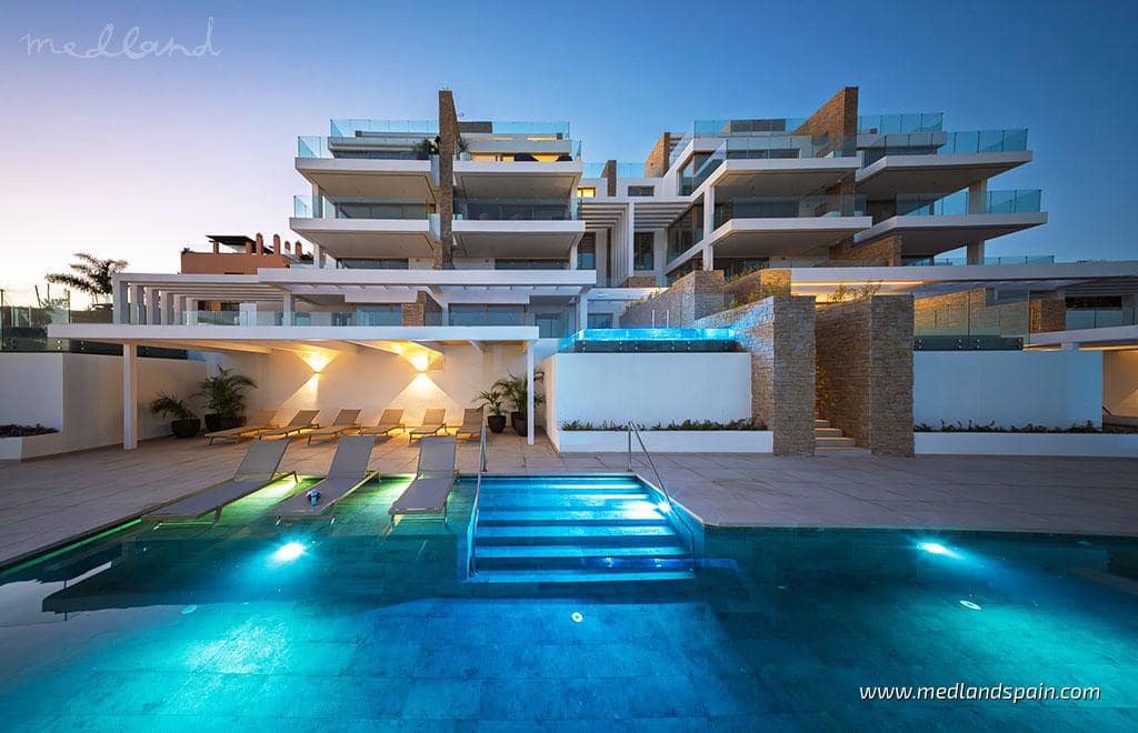 2 bedroom Apartment for sale in Mijas Costa with pool garage - € 815,000 (Ref: 8113375)