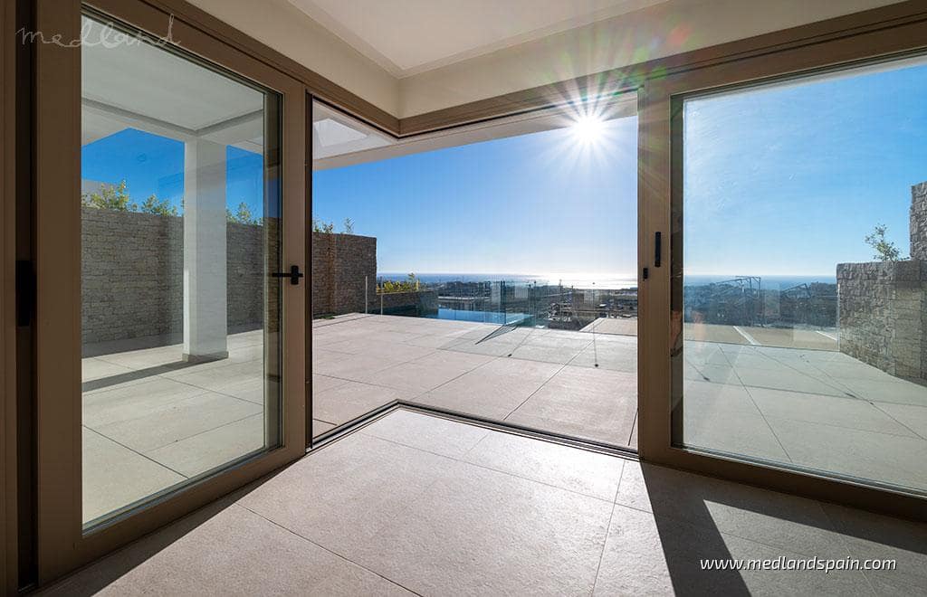 2 bedroom Apartment for sale in Mijas Costa with pool garage - € 815,000 (Ref: 8113375)