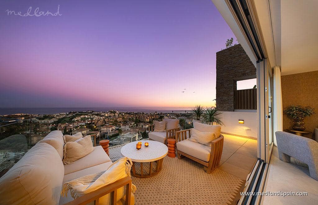 2 sypialnia Apartament na sprzedaż w Mijas Costa z basenem garażem - 915 000 € (Ref: 8113377)