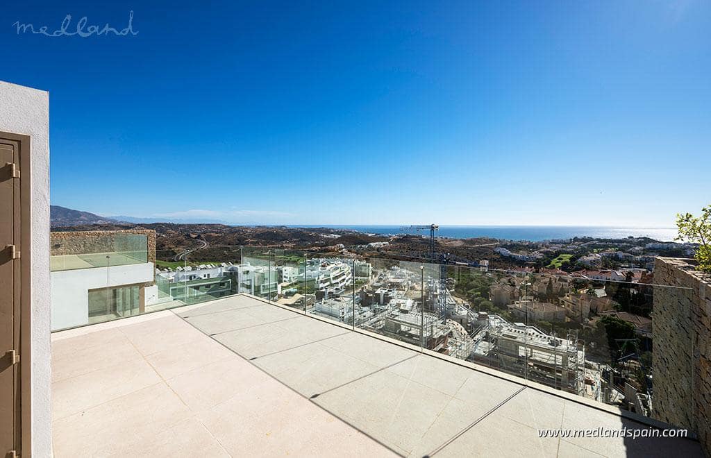 2 sypialnia Apartament na sprzedaż w Mijas Costa z basenem garażem - 915 000 € (Ref: 8113377)